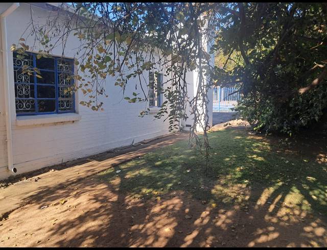 190M² BUILDING FOR SALE IN BRITS CENTRAL